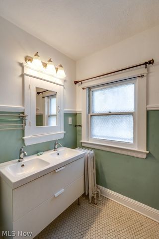 3255 Hyde Park Avenue, Cleveland Heights, OH 44118