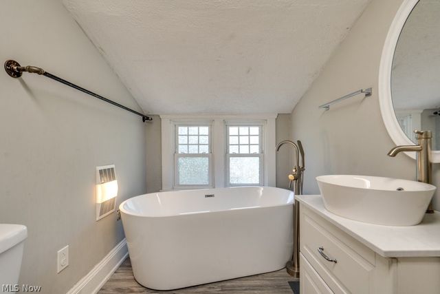 3255 Hyde Park Avenue, Cleveland Heights, OH 44118
