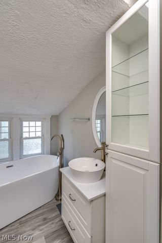 3255 Hyde Park Avenue, Cleveland Heights, OH 44118