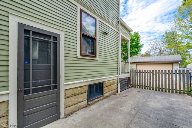 3255 Hyde Park Avenue, Cleveland Heights, OH 44118