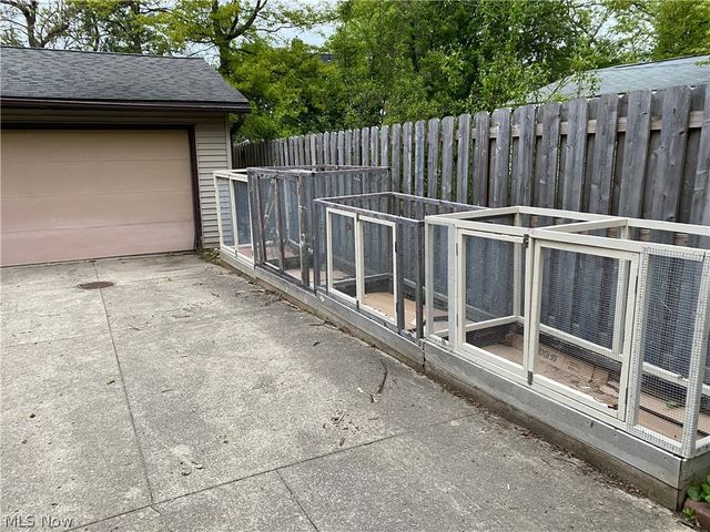 3255 Hyde Park Avenue, Cleveland Heights, OH 44118