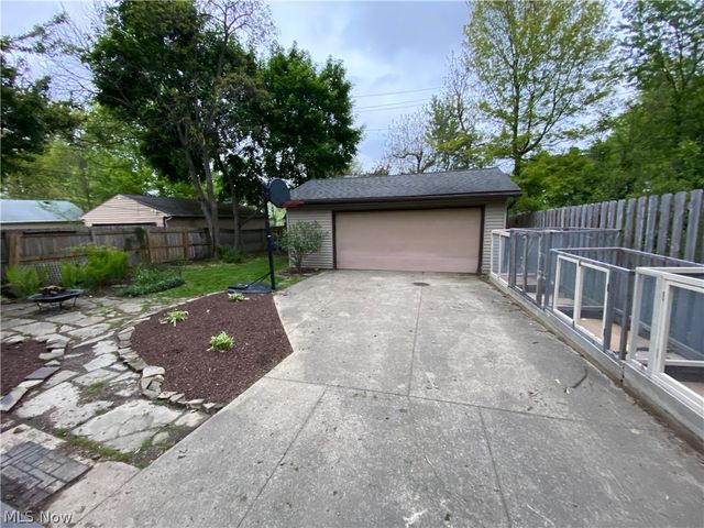3255 Hyde Park Avenue, Cleveland Heights, OH 44118