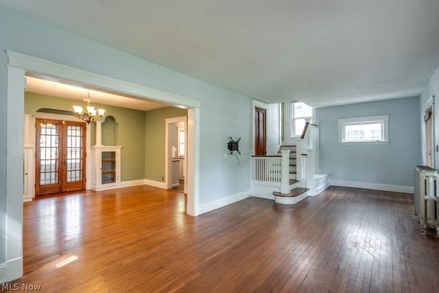 3255 Hyde Park Avenue, Cleveland Heights, OH 44118
