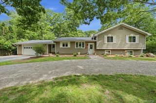 10210 Lavern Court, Vienna Charter Township, MI 48420