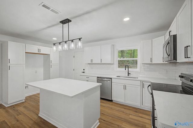 292 Red Bud Lane, Decatur, AL 35603