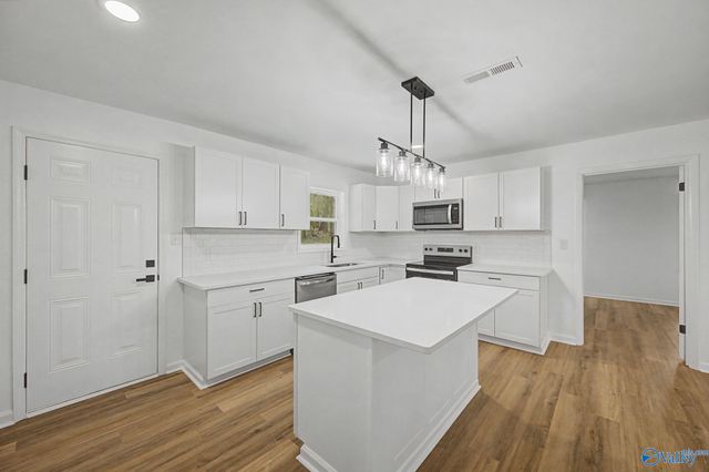 292 Red Bud Lane, Decatur, AL 35603