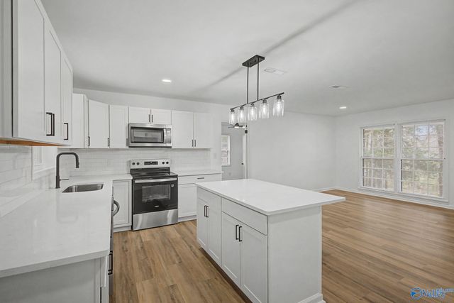 292 Red Bud Lane, Decatur, AL 35603