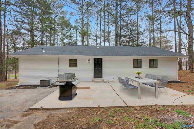 292 Red Bud Lane, Decatur, AL 35603