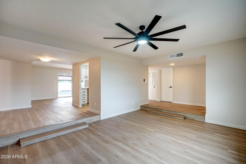 7702 N 48th Avenue, Glendale, AZ 85301 — photo 4