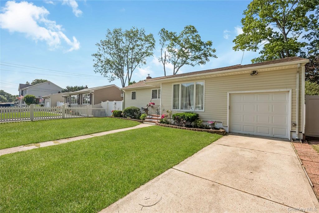 787 Frankford Road, West Babylon, NY 11704