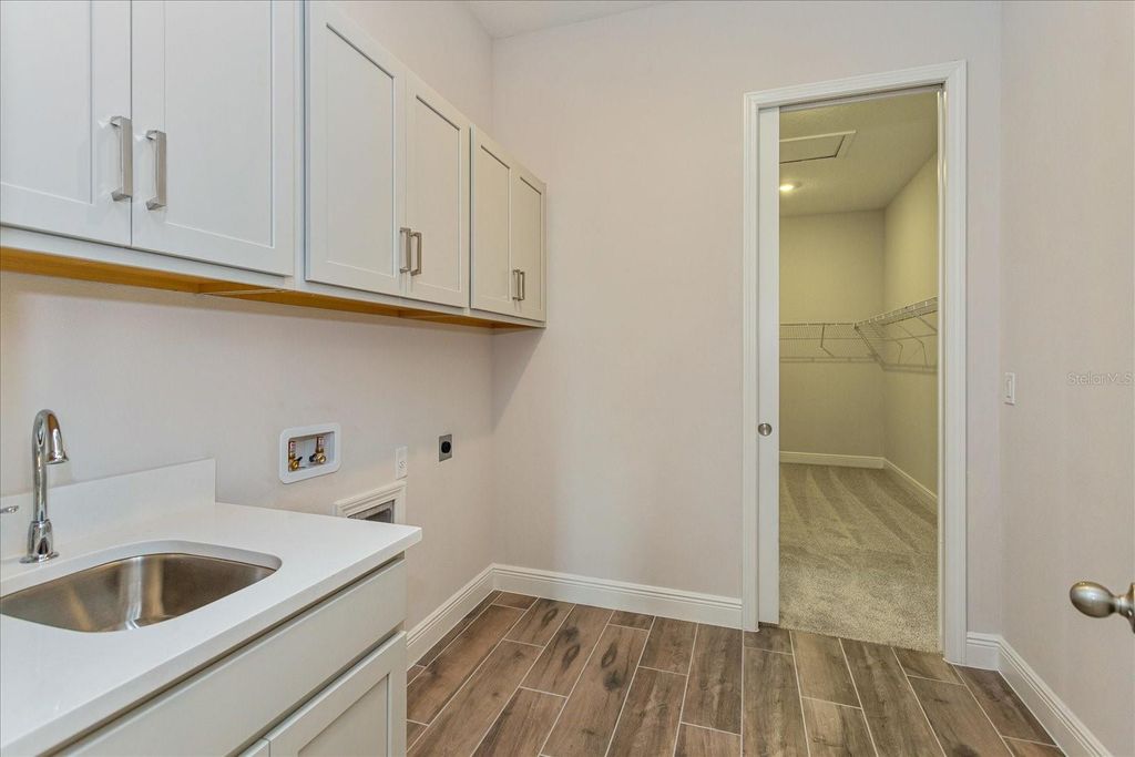 Image 19 of property listing at 10242 MEDAWAR STREET, Orlando, FL 32827