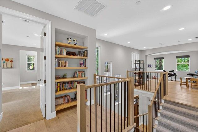 121 Palomino Way, Santa Cruz, CA 95060