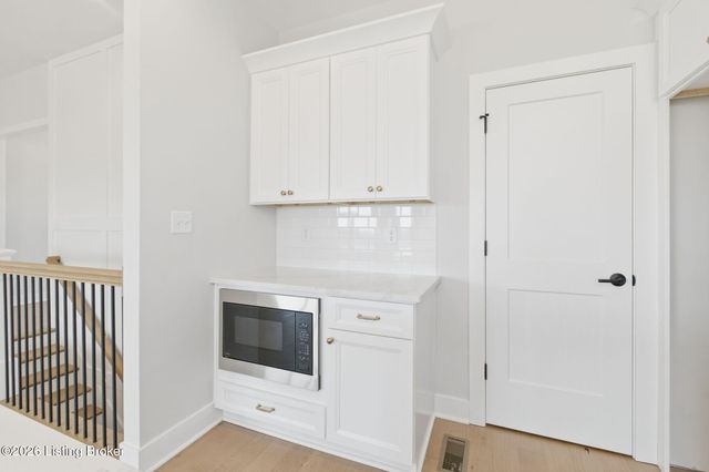 17827 Shakes Creek Dr, Fisherville, KY 40023