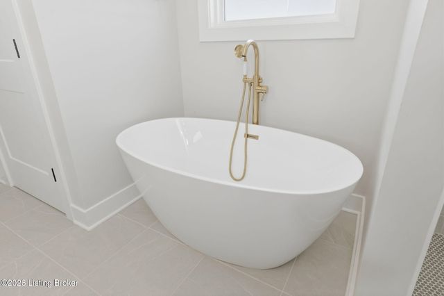 17827 Shakes Creek Dr, Fisherville, KY 40023