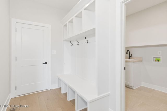 17827 Shakes Creek Dr, Fisherville, KY 40023