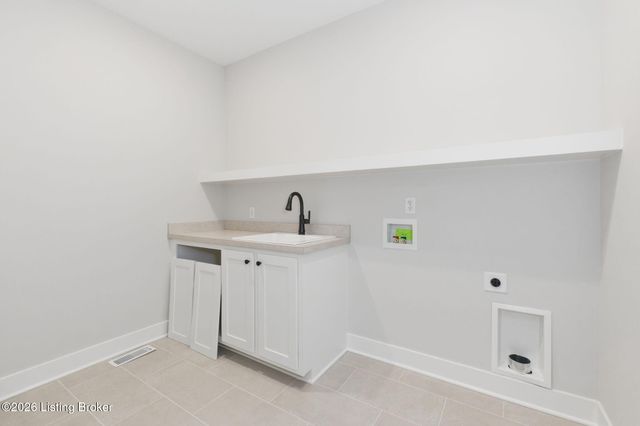 17827 Shakes Creek Dr, Fisherville, KY 40023