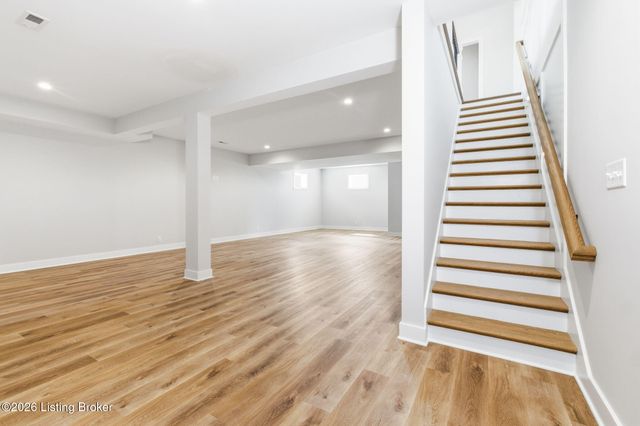 17827 Shakes Creek Dr, Fisherville, KY 40023