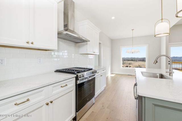 17827 Shakes Creek Dr, Fisherville, KY 40023