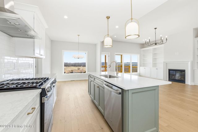 17827 Shakes Creek Dr, Fisherville, KY 40023