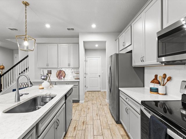 19421 BLUE POND DRIVE, Lutz, FL 33558