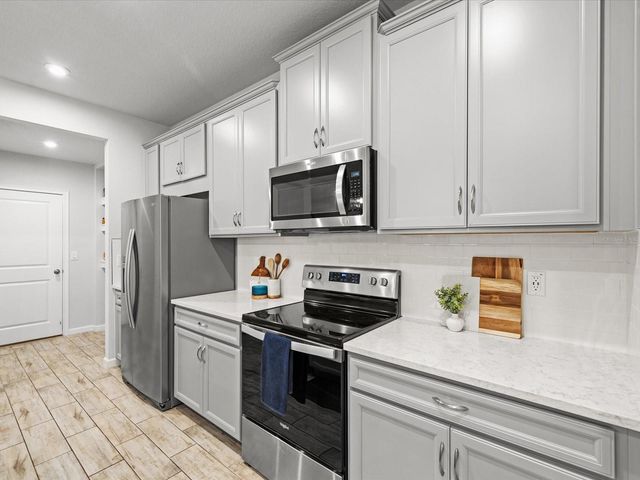 19421 BLUE POND DRIVE, Lutz, FL 33558