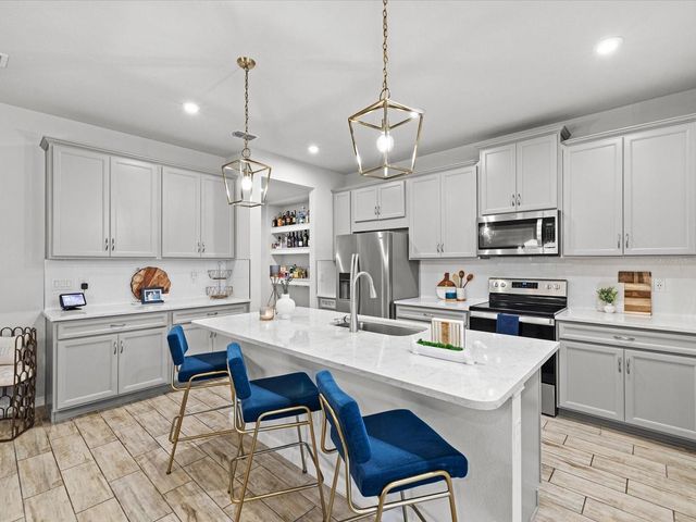 19421 BLUE POND DRIVE, Lutz, FL 33558