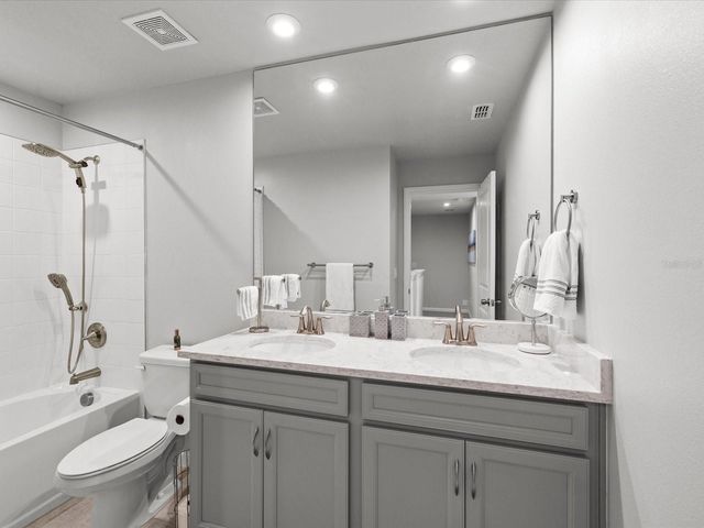 19421 BLUE POND DRIVE, Lutz, FL 33558