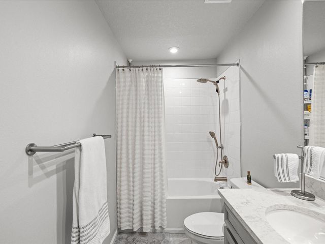 19421 BLUE POND DRIVE, Lutz, FL 33558