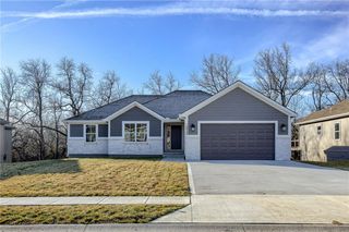 19995 W 221st Street, Spring Hill, KS 66083