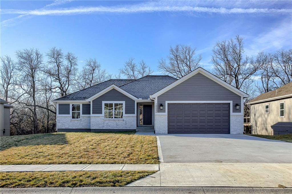 19995 W 221st Street, Spring Hill, KS 66083