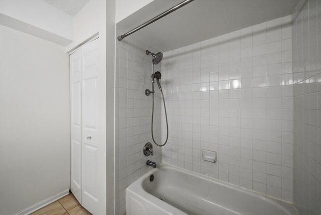 7081 W Touhy Avenue 407, Niles, IL 60714