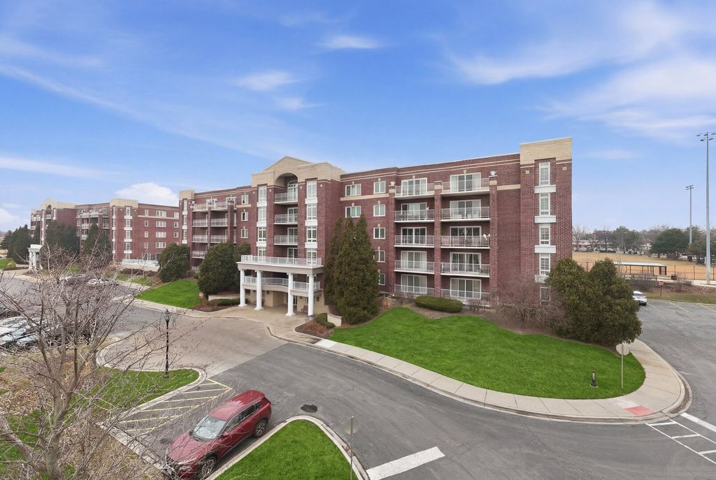 7081 W Touhy Avenue 407, Niles, IL 60714