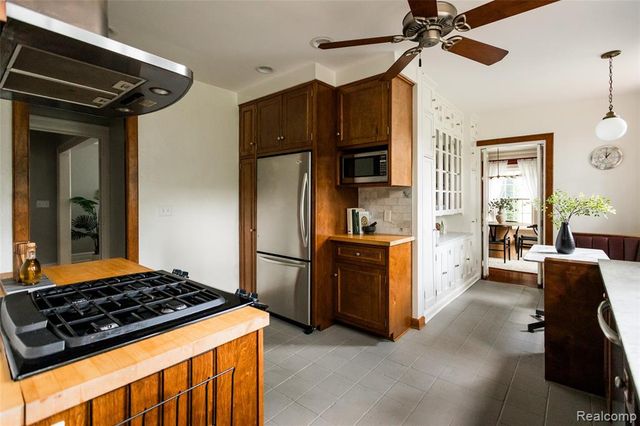 2929 Burns Street, Detroit, MI 48214