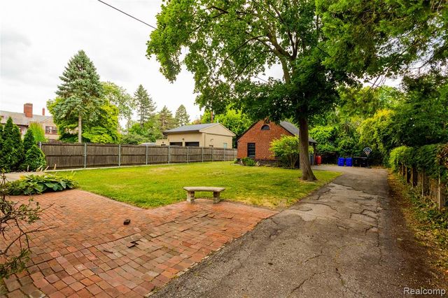 2929 Burns Street, Detroit, MI 48214