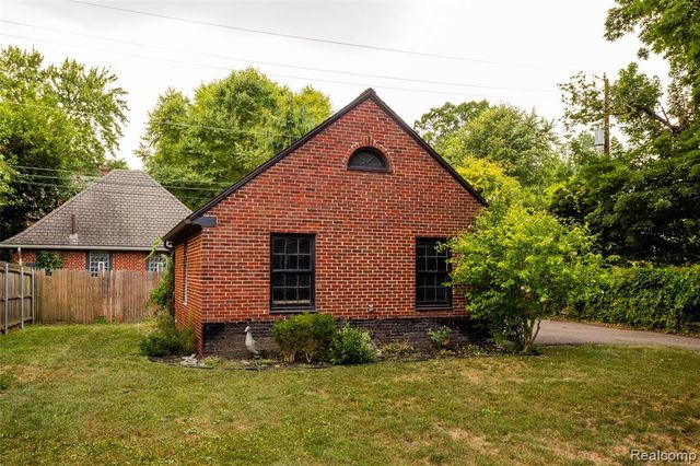 2929 Burns Street, Detroit, MI 48214