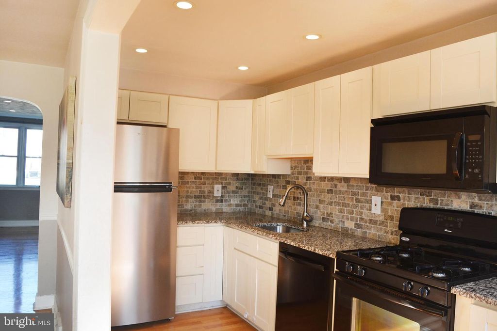 1016 POPLAR AVE, Glenolden, PA 19036