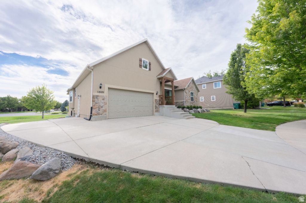 11829 JUPITER CIR, Highland, UT 84003 — photo 2