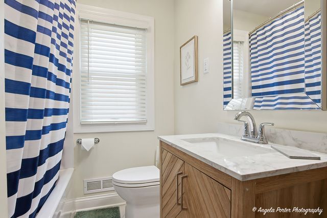 201 Panama Avenue, Hampshire, IL 60140