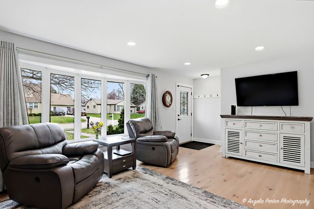 201 Panama Avenue, Hampshire, IL 60140