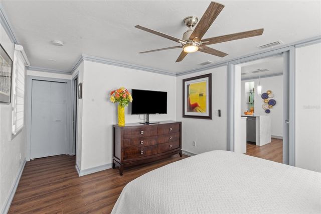 11 1ST STREET E, Nokomis, FL 34275