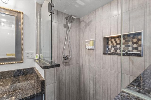 11 1ST STREET E, Nokomis, FL 34275