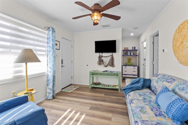 11 1ST STREET E, Nokomis, FL 34275