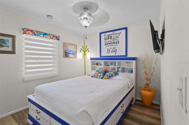 11 1ST STREET E, Nokomis, FL 34275