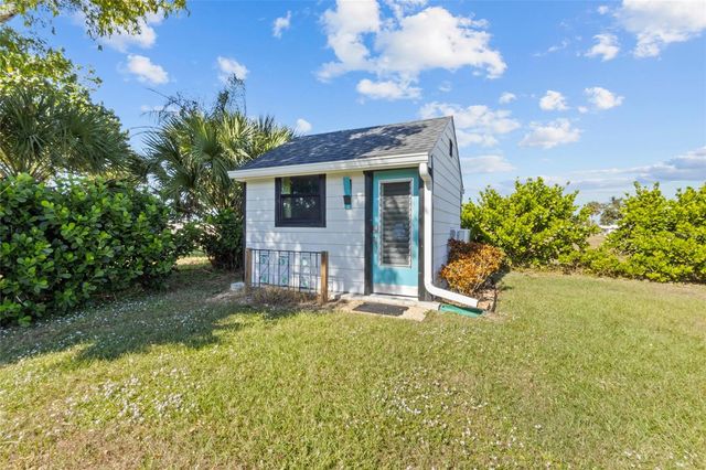 11 1ST STREET E, Nokomis, FL 34275