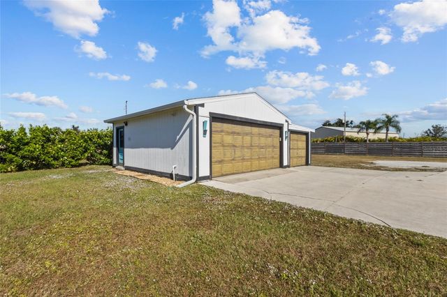 11 1ST STREET E, Nokomis, FL 34275