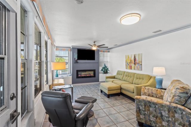 11 1ST STREET E, Nokomis, FL 34275