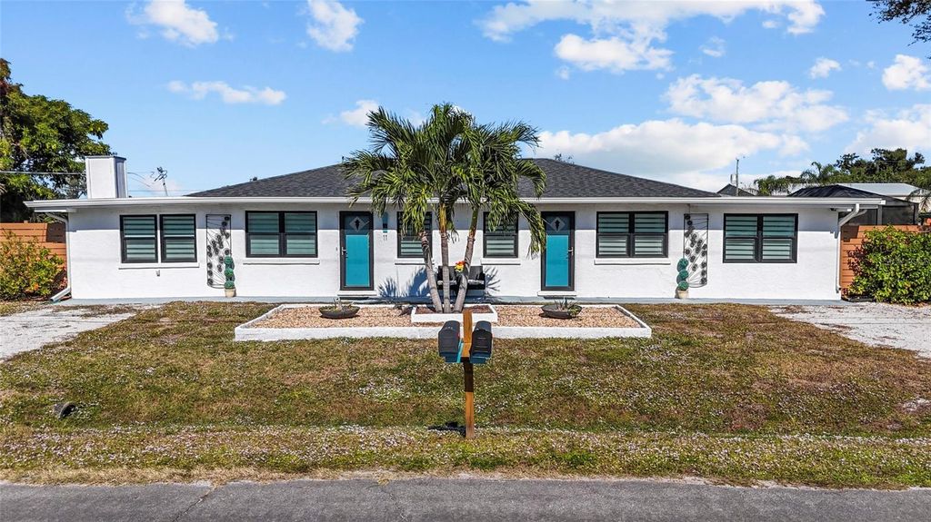 11 1ST STREET E, Nokomis, FL 34275