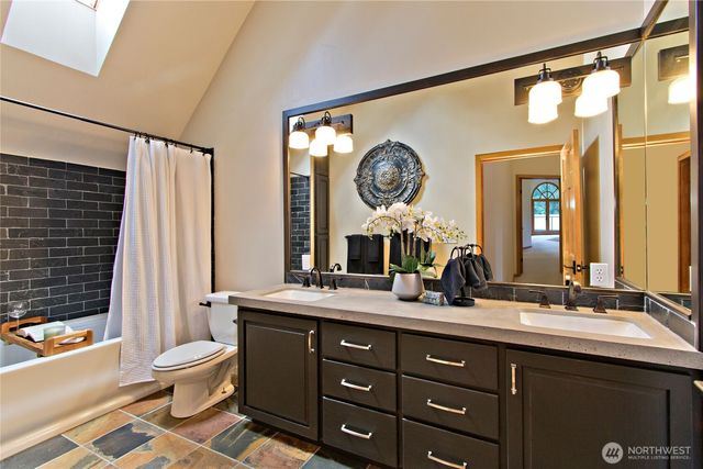 35800 249th Avenue SE, Enumclaw, WA 98022