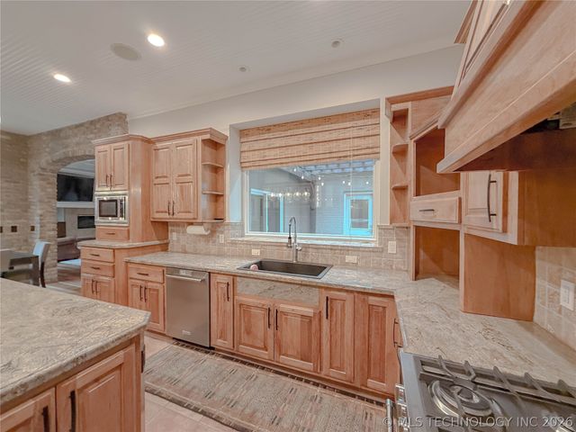 7903 E Galveston Place, Broken Arrow, OK 74014