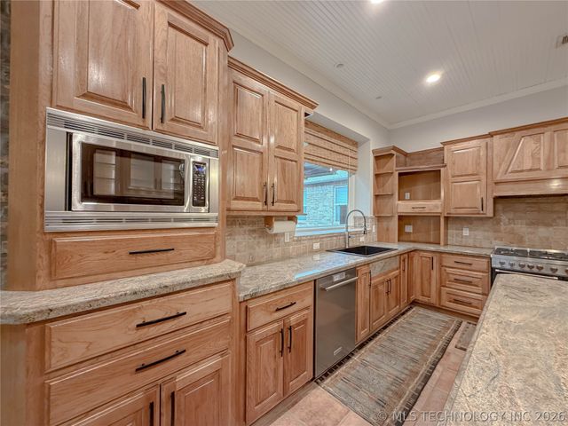 7903 E Galveston Place, Broken Arrow, OK 74014